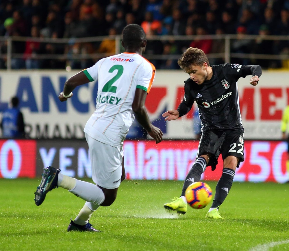 Alanyaspor - Beşiktaş maçının ilk yarısından kareler - Görsel 24