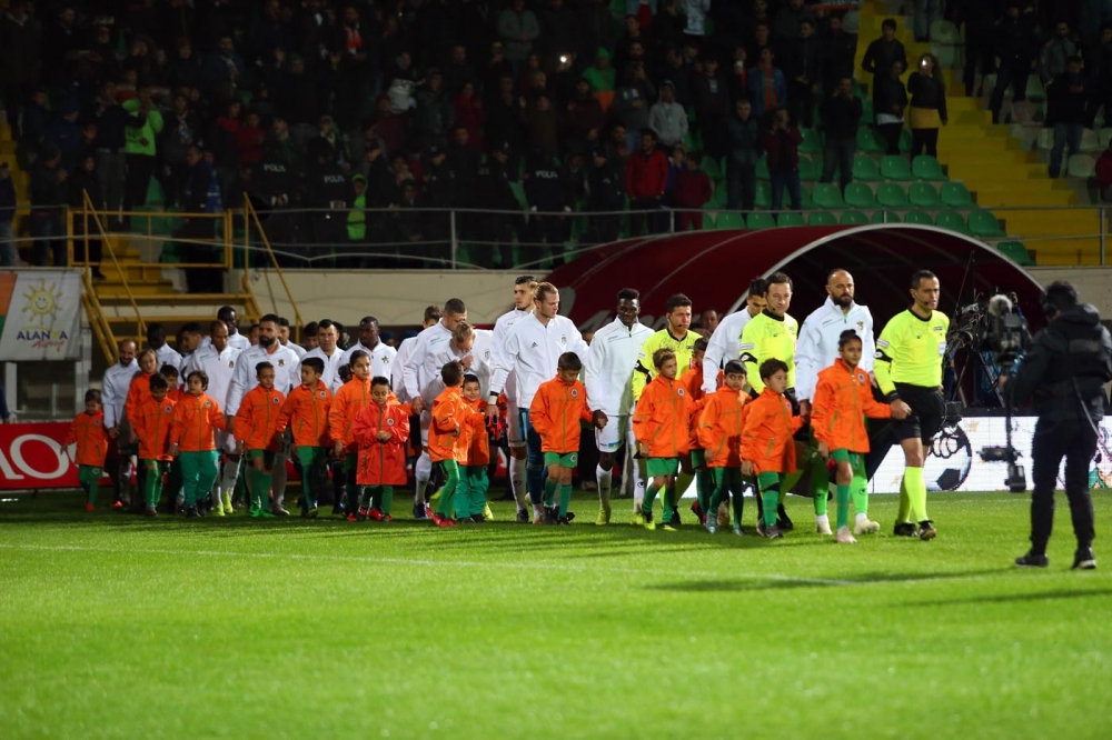 Alanyaspor - Beşiktaş maçının ilk yarısından kareler - Görsel 7