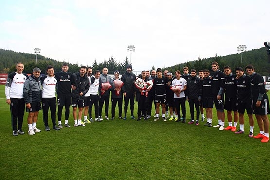Şenol Güneş'in Öğretmenler Günü kutlandı - Görsel 1