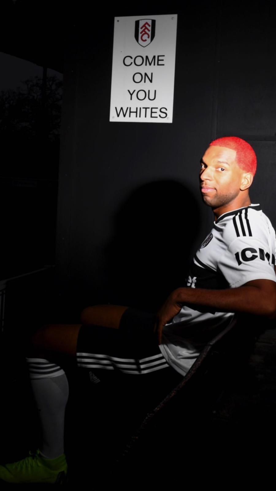 Ryan Babel yeni formasıyla poz verdi - Görsel 1