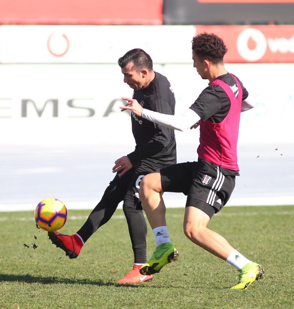 Ümraniye'de Kagawa fırtınası devam ediyor - Görsel 8