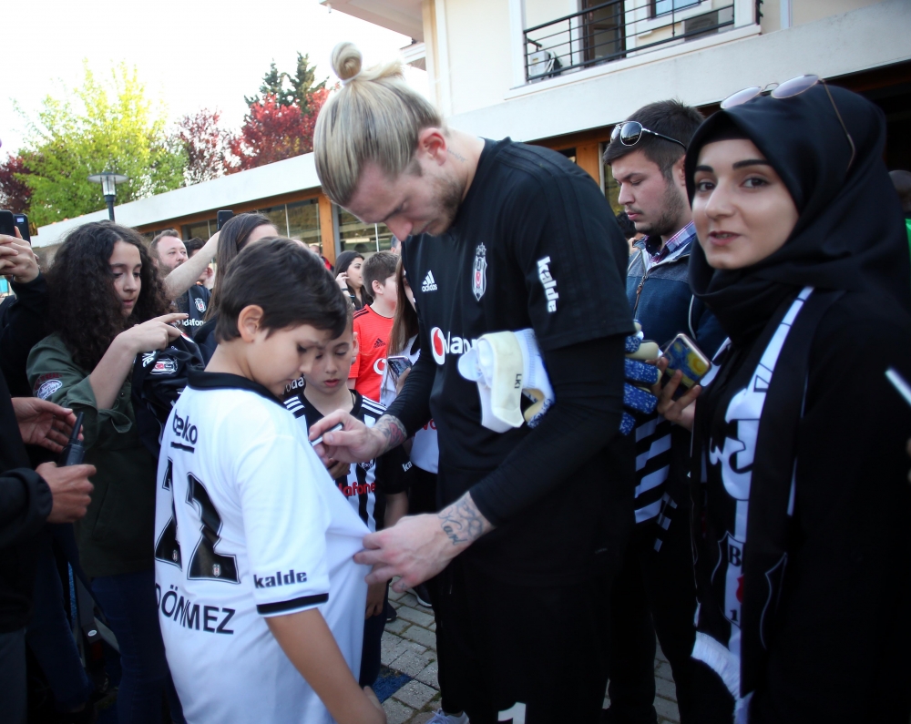 Üniversite öğrencileri Beşiktaş'ın antrenmanını izledi - Görsel 1