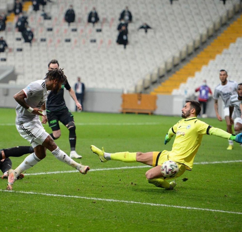 Beşiktaş, 72 dakika 10 kişi oynadığı Konyaspor maçında 3 puanı almayı bildi - Görsel 11
