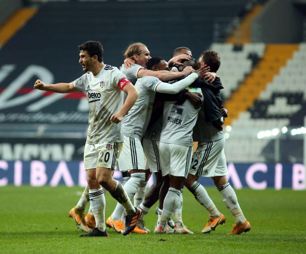 Beşiktaş, 72 dakika 10 kişi oynadığı Konyaspor maçında 3 puanı almayı bildi - Görsel 14