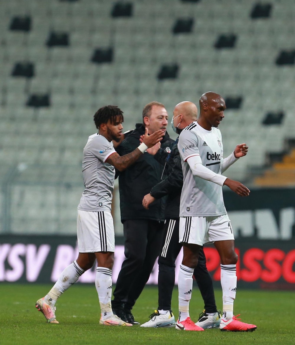 Beşiktaş, 72 dakika 10 kişi oynadığı Konyaspor maçında 3 puanı almayı bildi - Görsel 20