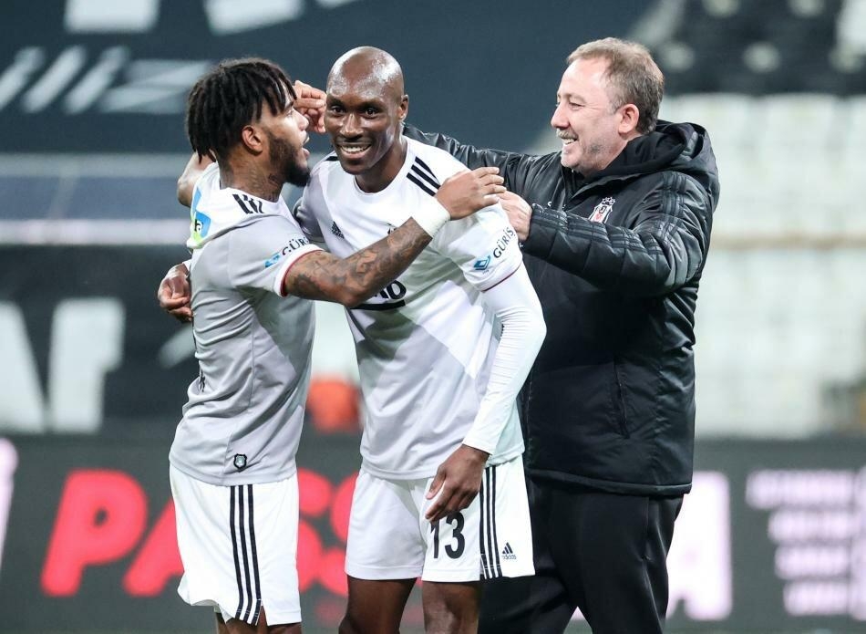 Beşiktaş, 72 dakika 10 kişi oynadığı Konyaspor maçında 3 puanı almayı bildi - Görsel 29