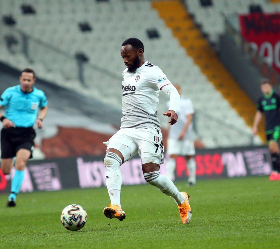 Beşiktaş, 72 dakika 10 kişi oynadığı Konyaspor maçında 3 puanı almayı bildi - Görsel 8