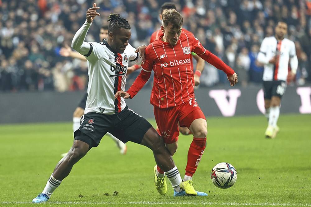 Spor yazarları Beşiktaş için ne dedi? "Karaveli'nin macera arayışları" - Görsel 1