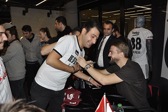Caner Erkin, Vodafone Arena Kartal Yuvası’nda taraftarla buluştu - Görsel 14