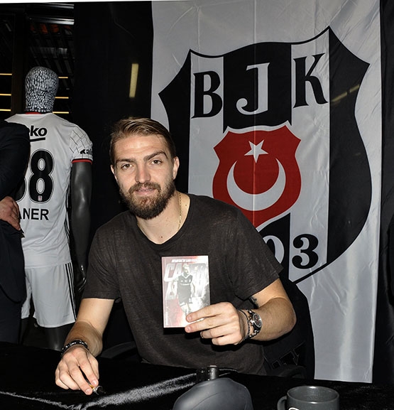 Caner Erkin, Vodafone Arena Kartal Yuvası’nda taraftarla buluştu - Görsel 5