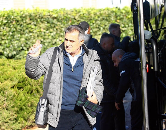 Beşiktaş D.Kiev maçı için yola çıktı - Görsel 10