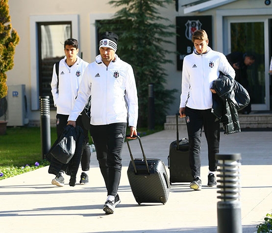 Beşiktaş D.Kiev maçı için yola çıktı - Görsel 9