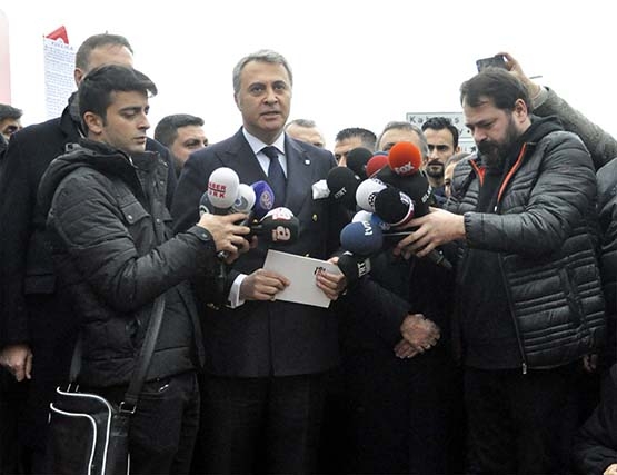 Fikret Orman şehitler için karanfil bıraktı - Görsel 8