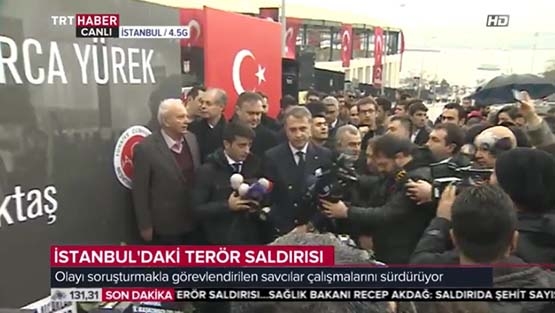 Fikret Orman şehitler için karanfil bıraktı - Görsel 9