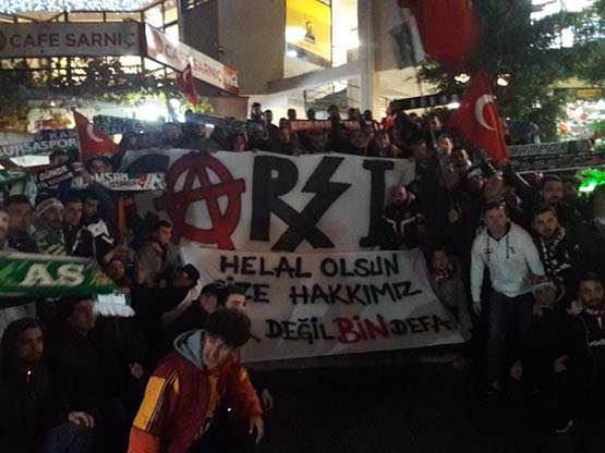 Beşiktaş'ta büyük buluşma! Taraftarlar teröre karşı bir arada! - Görsel 11