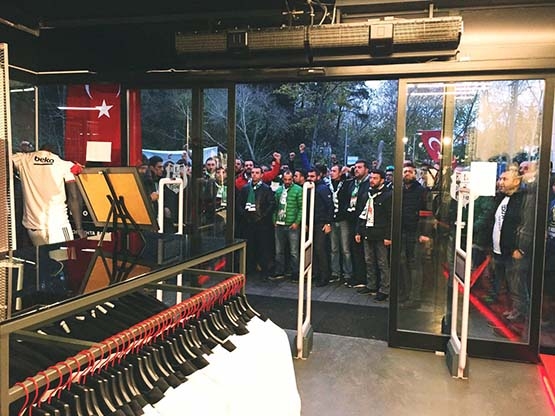 Beşiktaş'ta büyük buluşma! Taraftarlar teröre karşı bir arada! - Görsel 12
