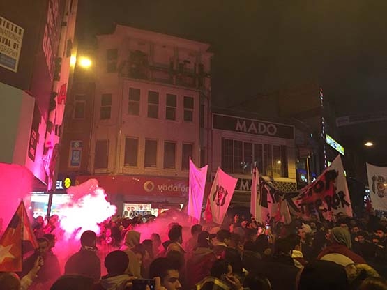 Beşiktaş'ta büyük buluşma! Taraftarlar teröre karşı bir arada! - Görsel 16