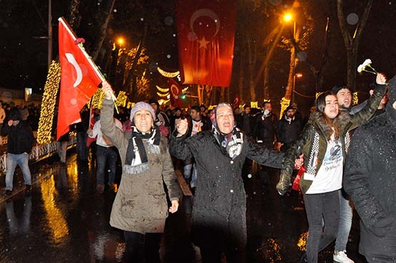 Beşiktaş'ta büyük buluşma! Taraftarlar teröre karşı bir arada! - Görsel 21