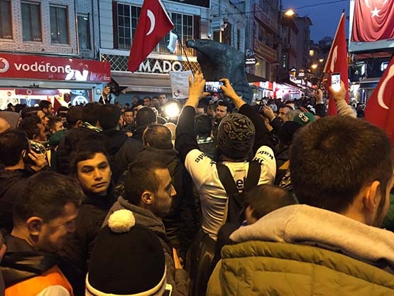 Beşiktaş'ta büyük buluşma! Taraftarlar teröre karşı bir arada! - Görsel 7