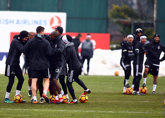 Beşiktaş'ta moraller yerinde... İşte bugünkü antrenmandan kareler - Görsel 1