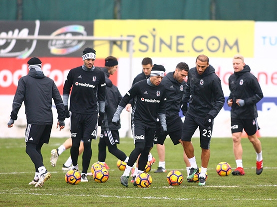 Beşiktaş'ta moraller yerinde... İşte bugünkü antrenmandan kareler - Görsel 17