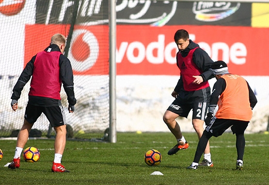 Beşiktaş'ta moraller yerinde... İşte bugünkü antrenmandan kareler - Görsel 23