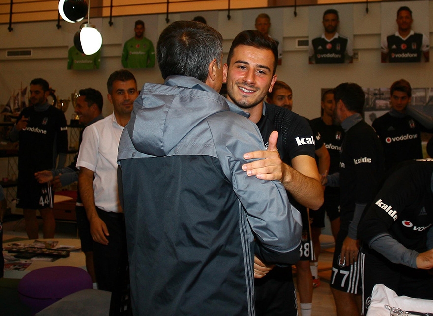 Oğuzhan Özyakup'a doğum günü sürprizi - Görsel 14