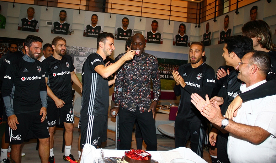 Oğuzhan Özyakup'a doğum günü sürprizi - Görsel 7