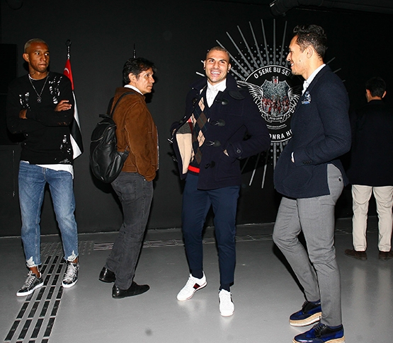 Beşiktaşlı futbolcular Beşiktaş JK Müzesi’ni ziyaret etti - Görsel 1