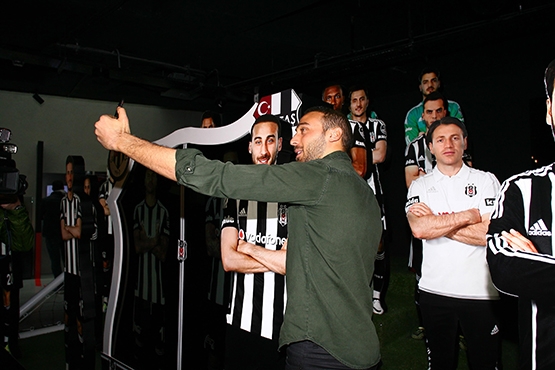 Beşiktaşlı futbolcular Beşiktaş JK Müzesi’ni ziyaret etti - Görsel 21