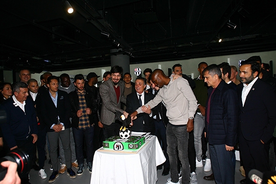 Beşiktaşlı futbolcular Beşiktaş JK Müzesi’ni ziyaret etti - Görsel 5