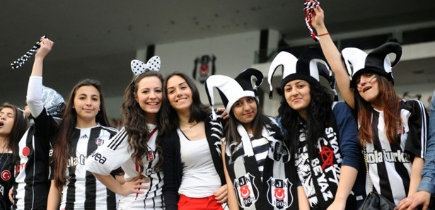 Beşiktaşlı kadın taraftarlar - Görsel 1