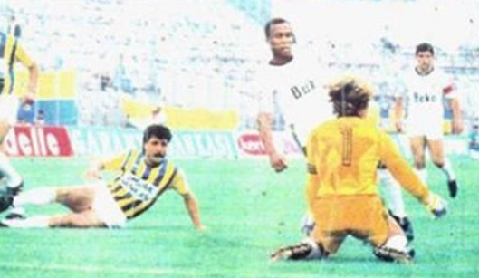 DERBİYE DOĞRU | İşte fotoğraflarıyla unutulmaz Beşiktaş Fenerbahçe derbileri - Görsel 4