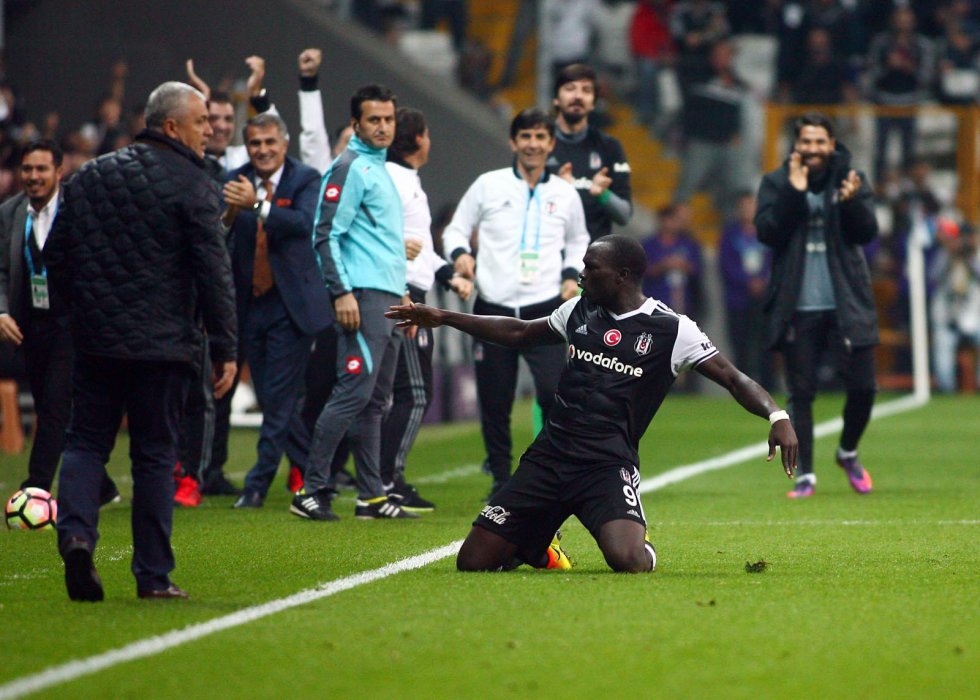 Beşiktaş’ta resmi maçlarda bir sezonda 15 golü geçen yabancı futbolcular - Görsel 3