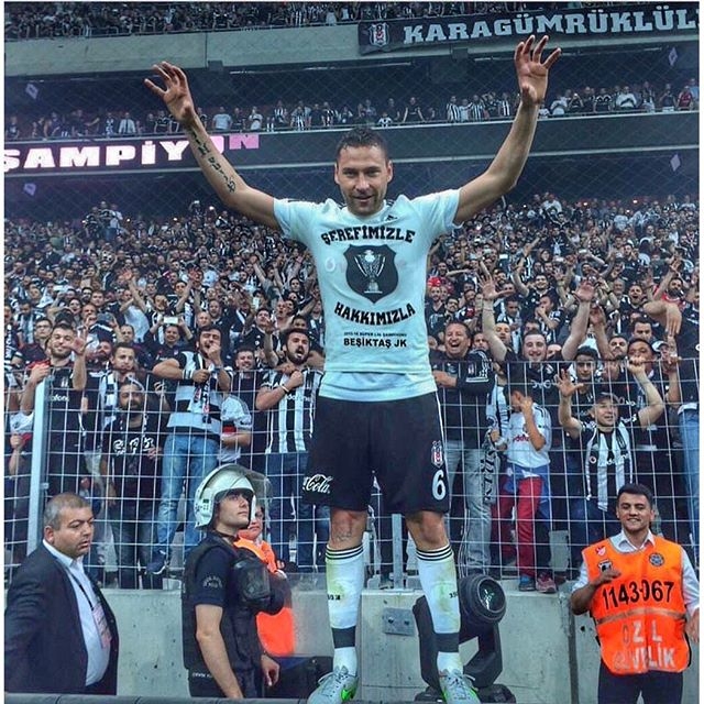 Her Beşiktaşlı'nın ezbere yaptığı hareket: Kartal Pençesi! - Görsel 17