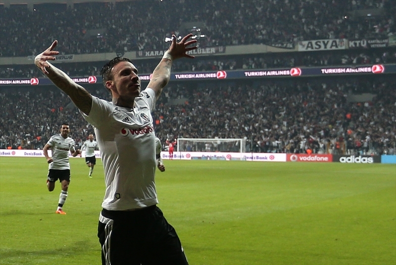 Her Beşiktaşlı'nın ezbere yaptığı hareket: Kartal Pençesi! - Görsel 2
