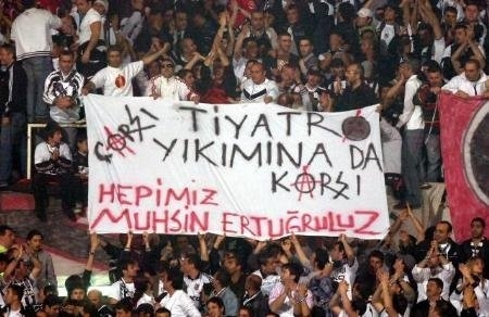 Beşiktaş tribünlerinin futbol dışı pankartları 2 - Görsel 10