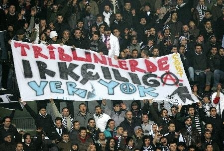 Beşiktaş tribünlerinin futbol dışı pankartları 2 - Görsel 13