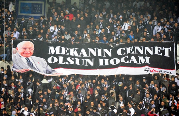 Beşiktaş tribünlerinin futbol dışı pankartları 2 - Görsel 4
