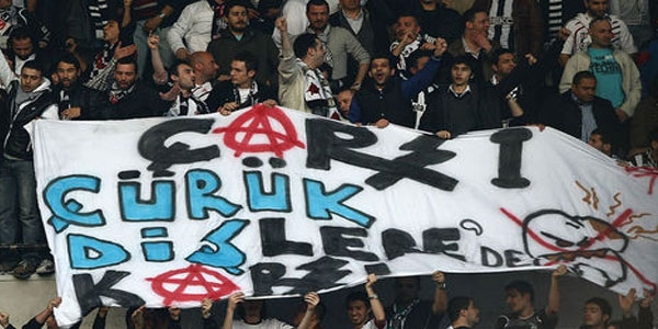 Beşiktaş tribünlerinin futbol dışı pankartları 2 - Görsel 6