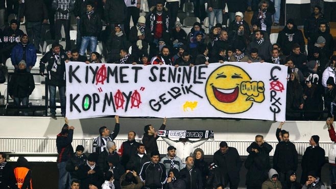 Beşiktaş tribünlerinin futbol dışı pankartları 2 - Görsel 9